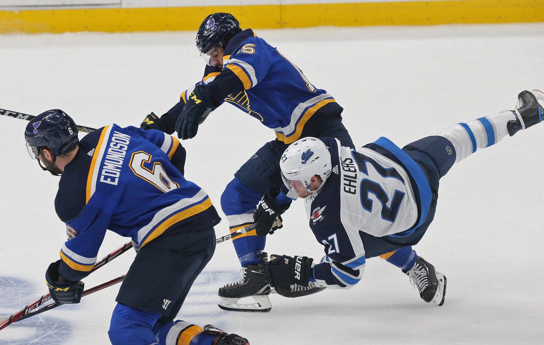 Blues and Jets in game 4 at Enterprise Center